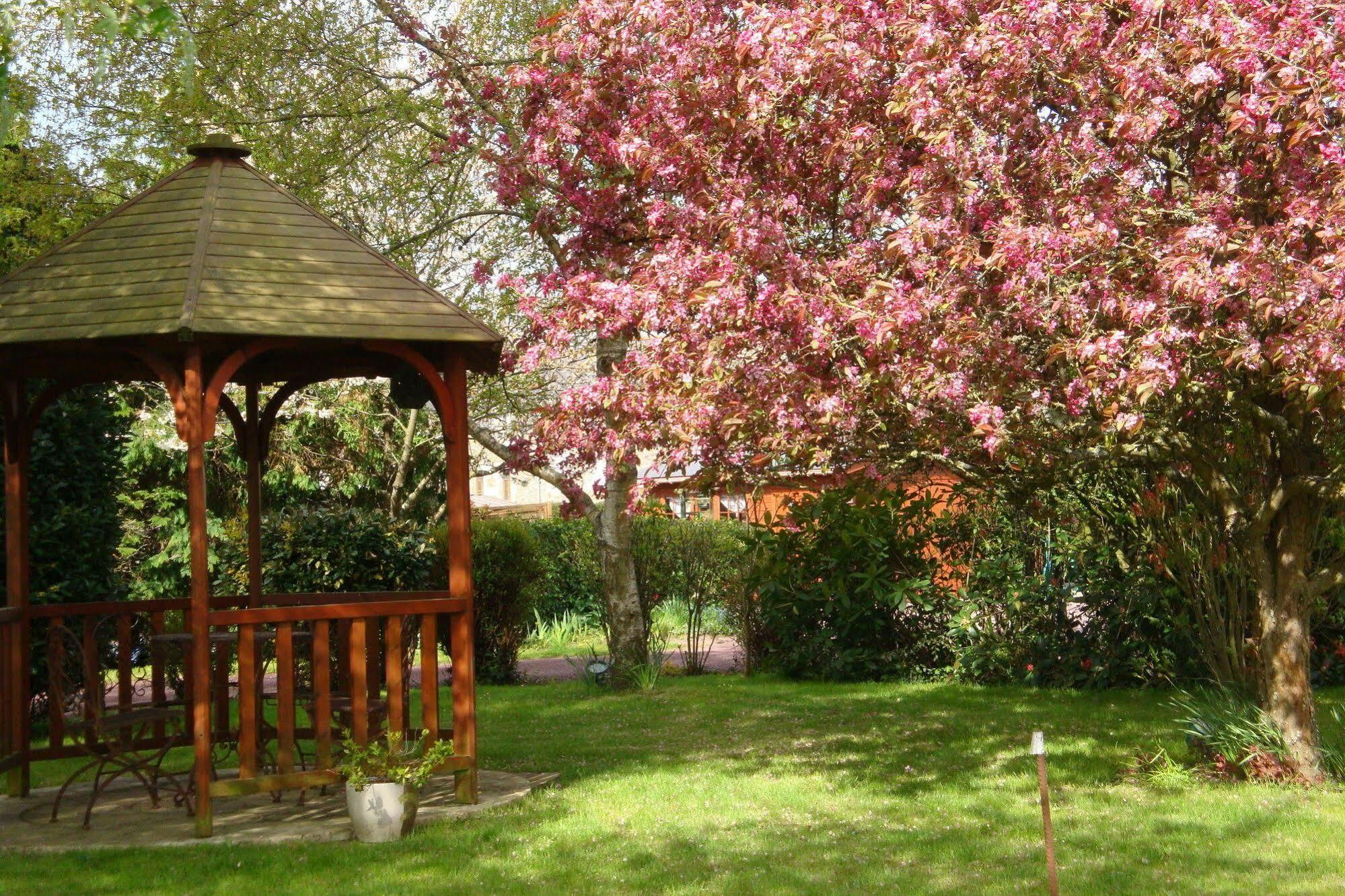 Au Jardin D'Eloise Bed and Breakfast Tremereuc Buitenkant foto